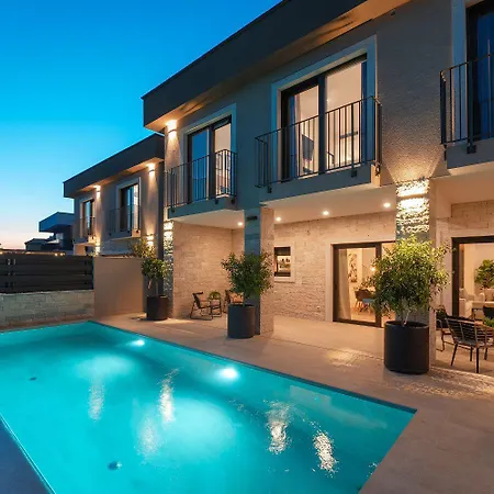 Extravagante Mit Sauna, Privatpool, Billard, Bbq * Porec
