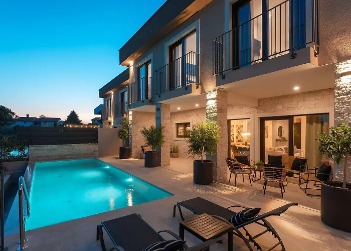 Holiday home Extravagante Mit Sauna, Privatpool, Billard, Bbq